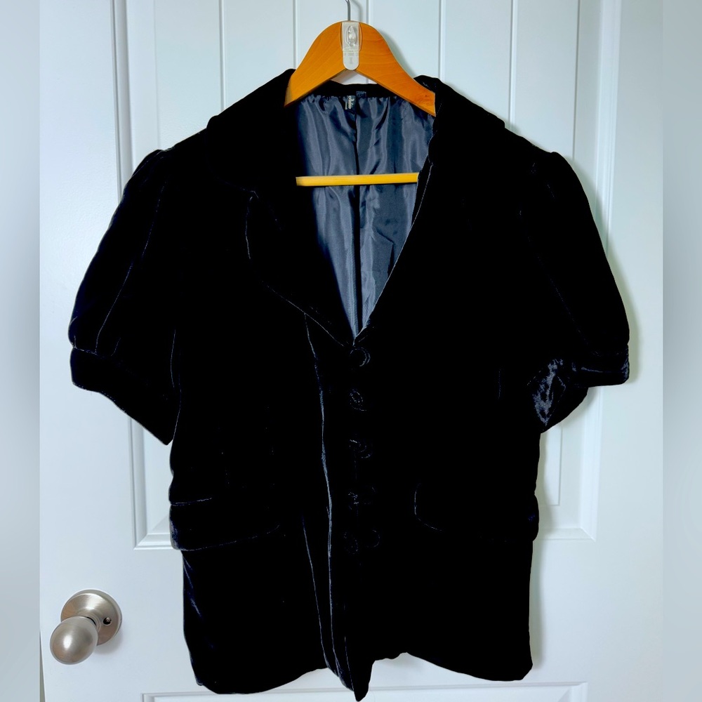 Black Velvet crop top. L